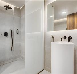 5 bedroom luxury seaside villa with indoor & outdoor pool, near Acharavi, sleeps 10